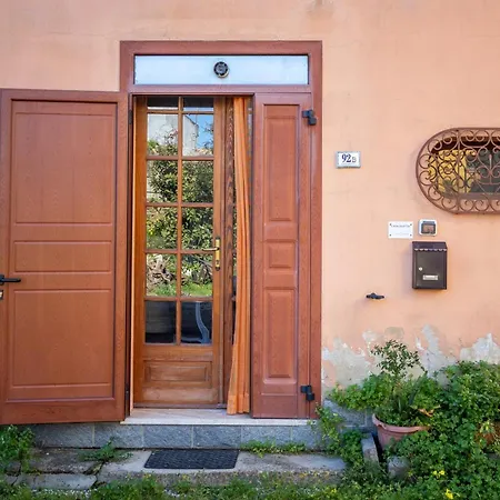 Guesthost - Casa Diletta With Terrace شقة