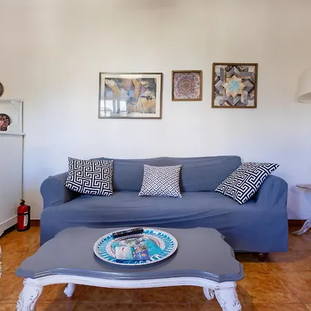 Guesthost - Casa Diletta With Terrace شقة