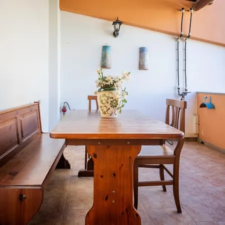 アパート Guesthost - Casa Diletta With Terrace ヴィッラシミーウス