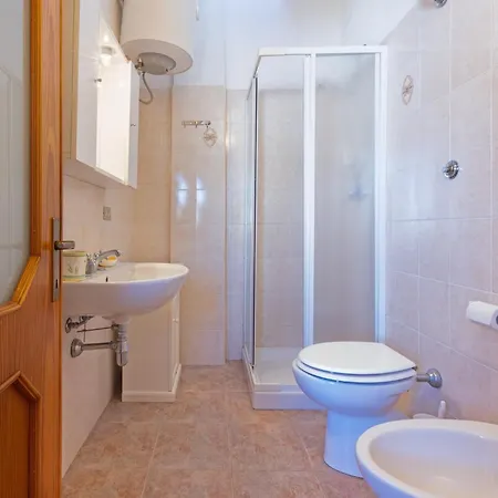 Guesthost - Casa Diletta With Terrace فيلاّسيمِيوس