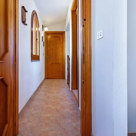 Guesthost - Casa Diletta With Terrace فيلاّسيمِيوس